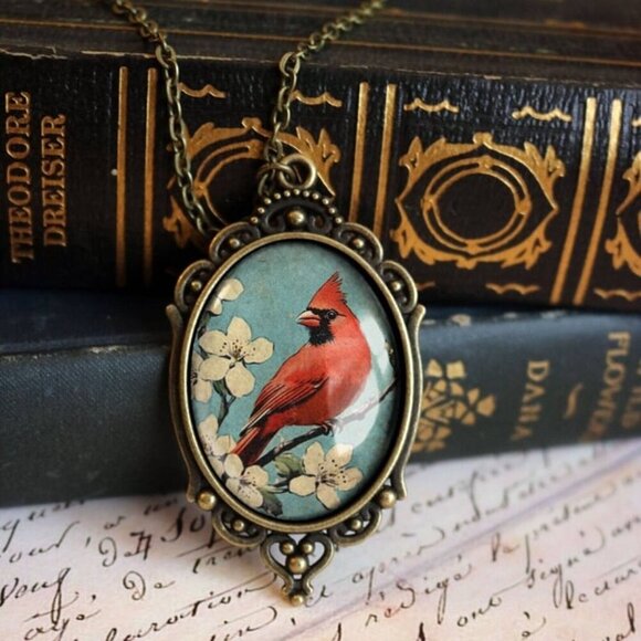 Retro Cardinal Bird Ornate Pendant Necklace - Oval Glass‎ Vintage Retro Jewelry - Picture 5 of 6